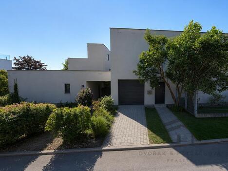 Prodej rodinného domu 385m2, 1003m2 pozemek, ulice Ke hrádku, Kunratice